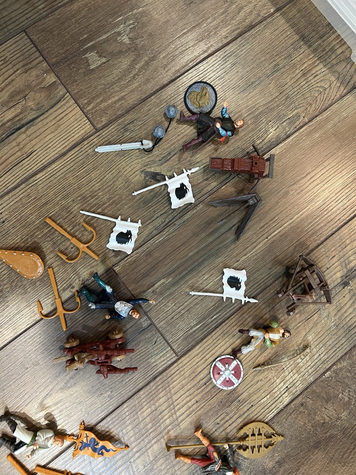 Lot of 30 Hasbro Dragon Heart Toy Figurines & Accessories 1996 Bowen Kara Hewe +