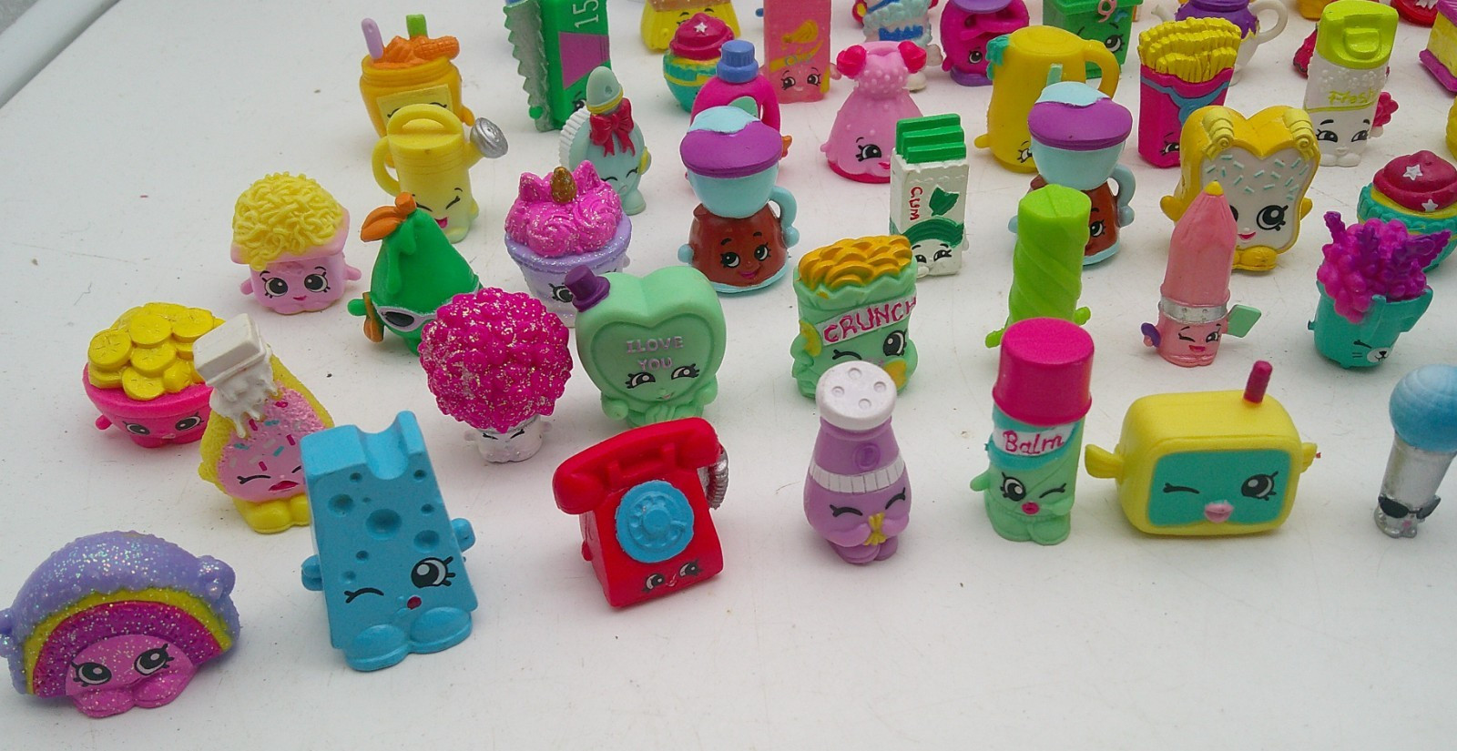 Shopkins 123 Piece Lot Shopkin Toys Small Vinyl Figures & A Couple Accessories