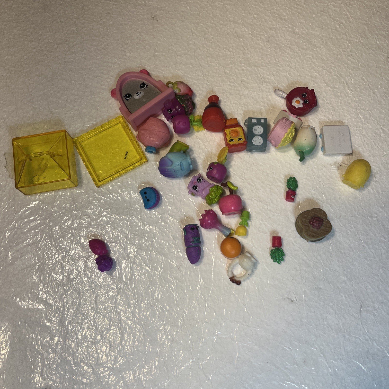 Mini Shopkins lot of 30 mini figures mixed series plus accessories