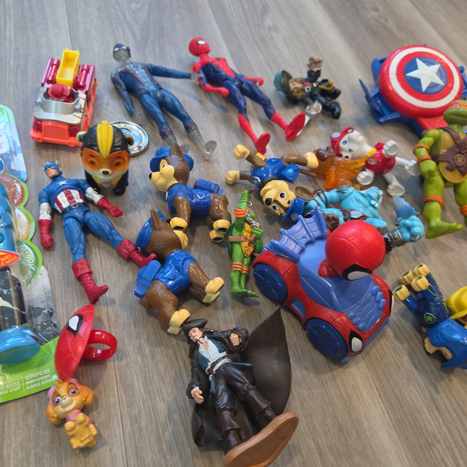 Mixed Lot Of 20 Toys Action Figure Toy Various Brands Heros Vehicle Hero