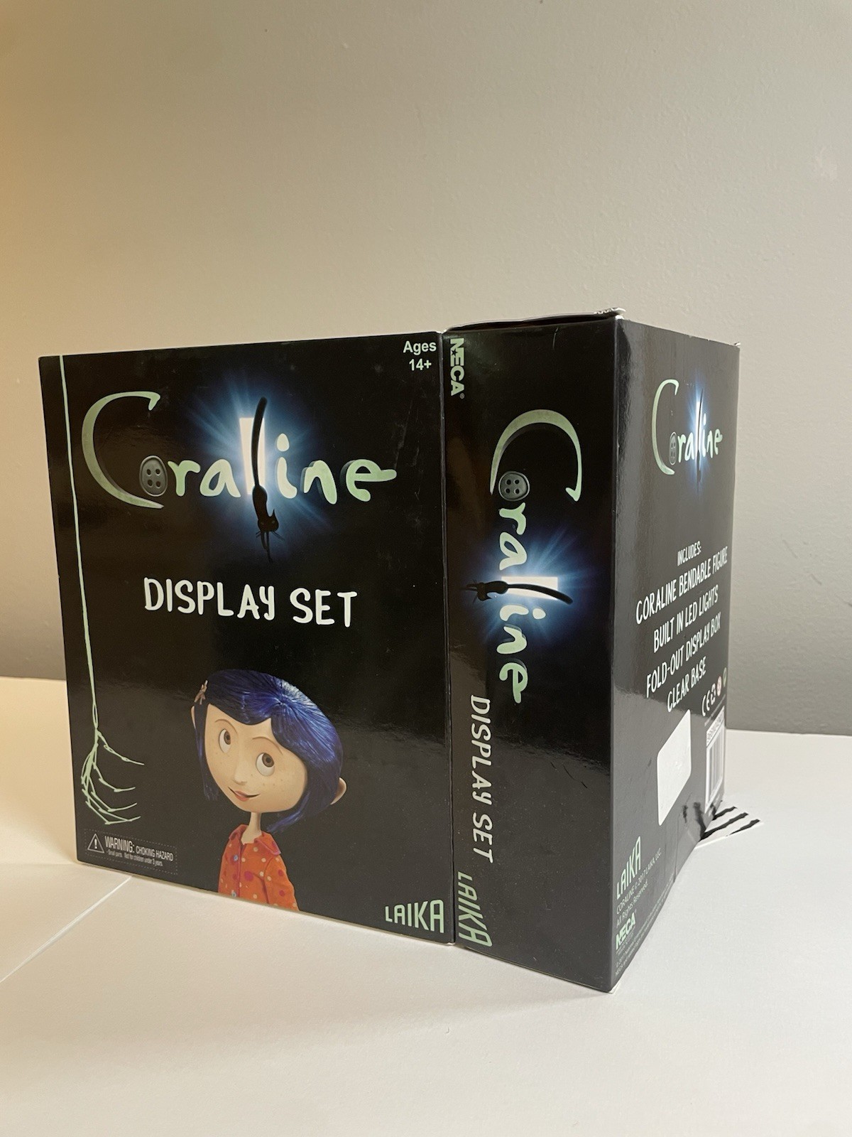 NECA Coraline Pajama Display Set Laika Figure SDCC Rare 2017 Exclusive Torn Box