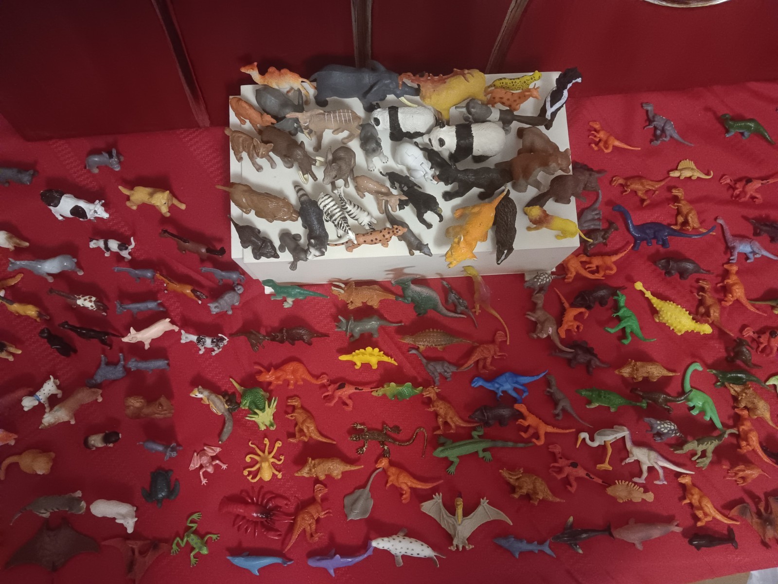 SMALL ANIMAL LOT OF 180 JUNGLE SEA DINOSAURS ZOO REPTILES FARM HARD PLASTIC TOYS