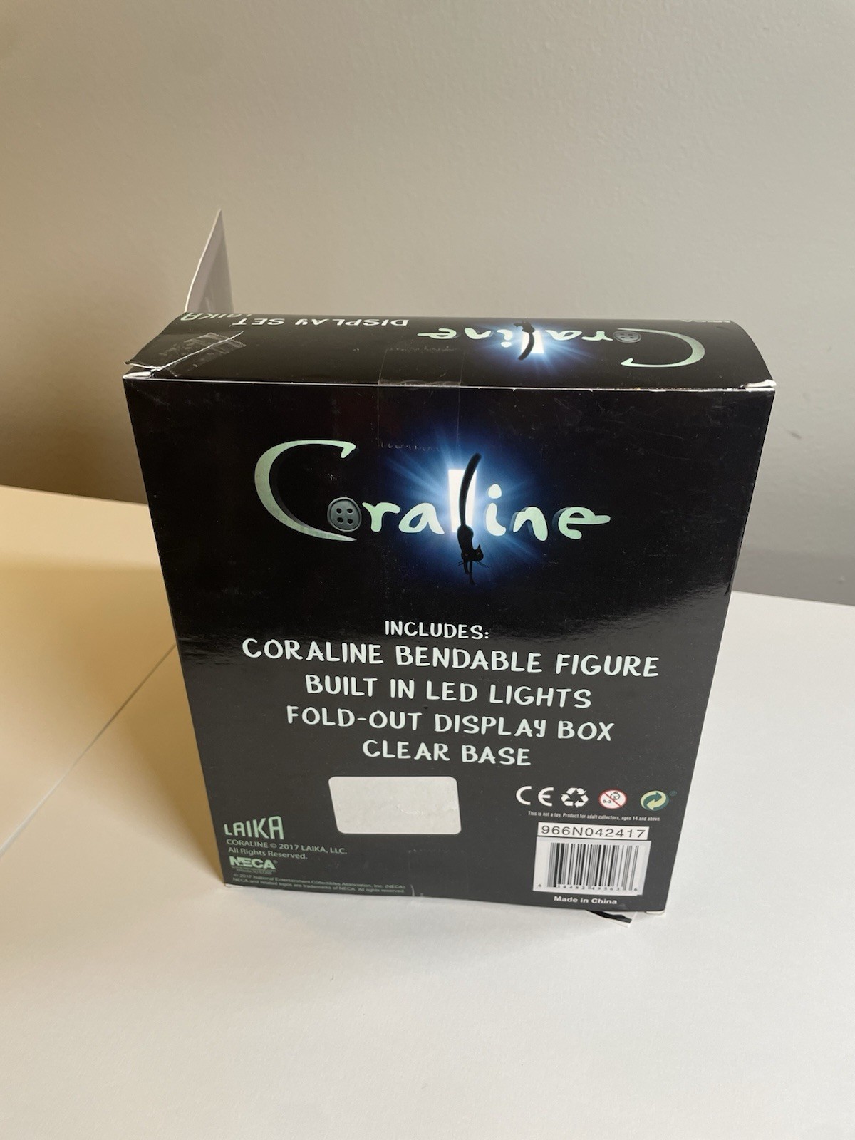 NECA Coraline Pajama Display Set Laika Figure SDCC Rare 2017 Exclusive Torn Box