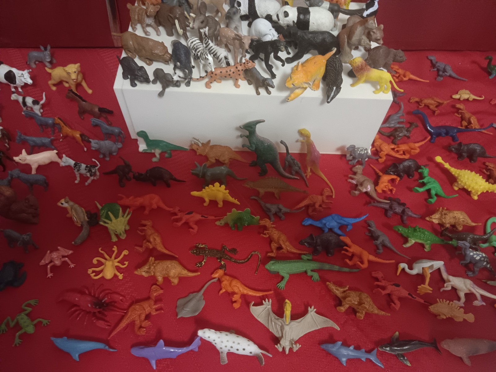 SMALL ANIMAL LOT OF 180 JUNGLE SEA DINOSAURS ZOO REPTILES FARM HARD PLASTIC TOYS
