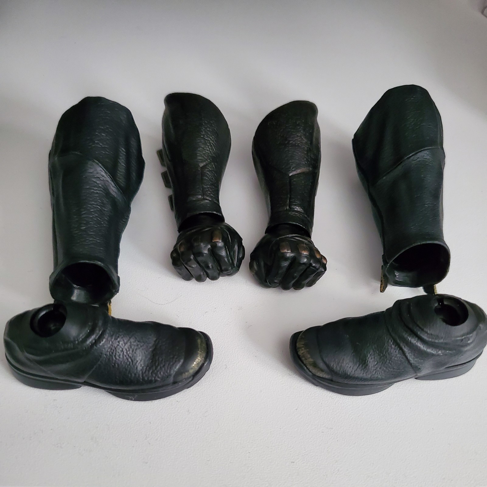 Hot Toys MMS342 Batman vs Superman Dawn Justice 1/6 Gauntlets, Fists, & Boots