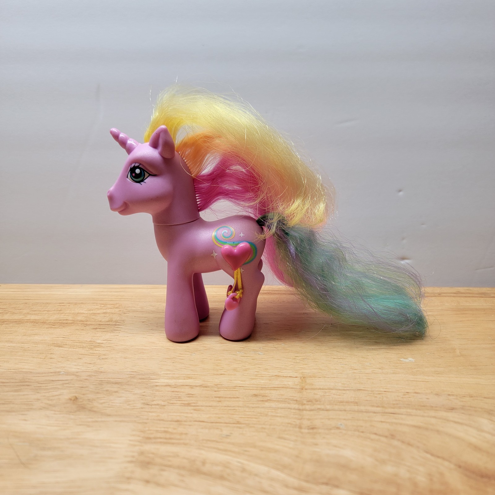 My Little Pony Rarity 3D Heart Ribbon Symbol Unicorn Pony 2006 G3 Hasbro