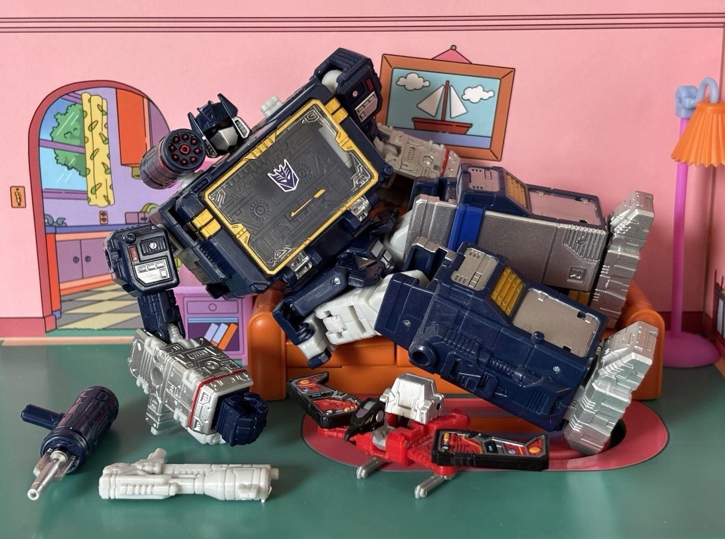 Transformers Dramatic Capture Series Nemesis Bridge Soundwave & Laserbeak COMP