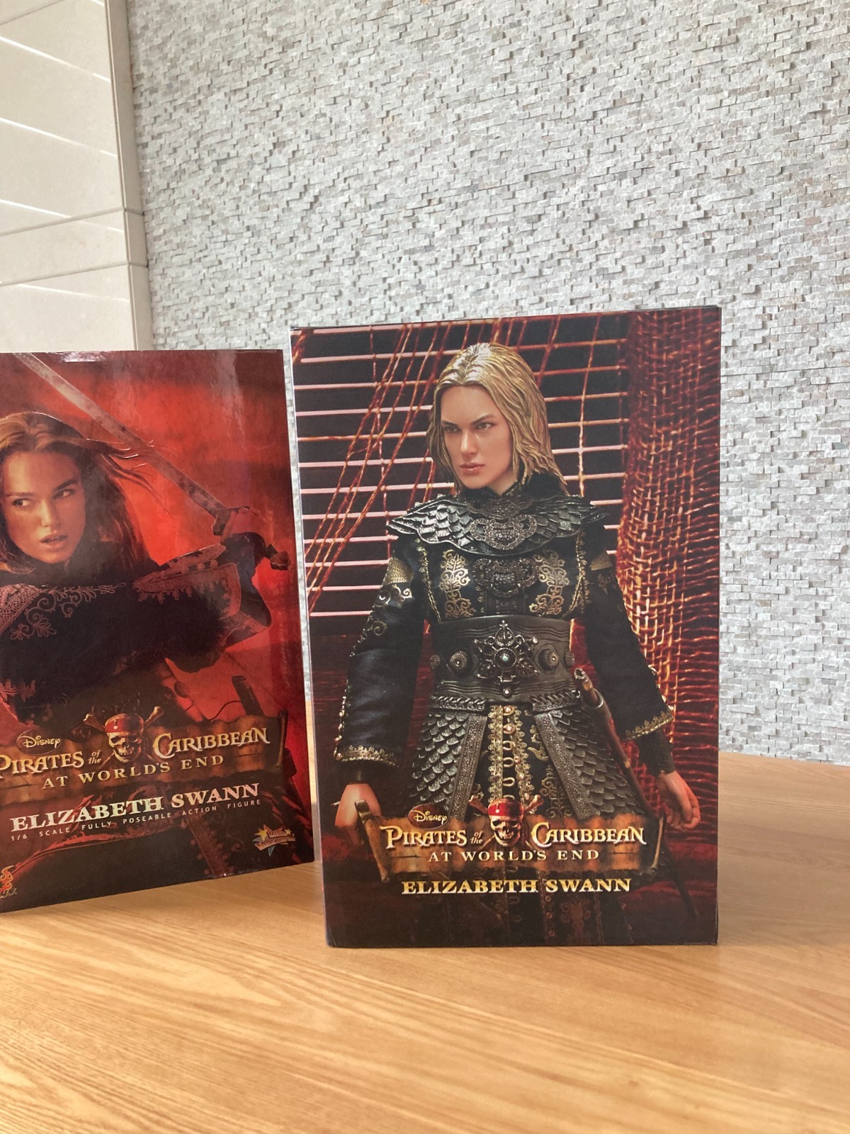 Hot Toys MMS43 Pirates Of The Caribbean At Worlds End – Elizabeth Swann 1/6
