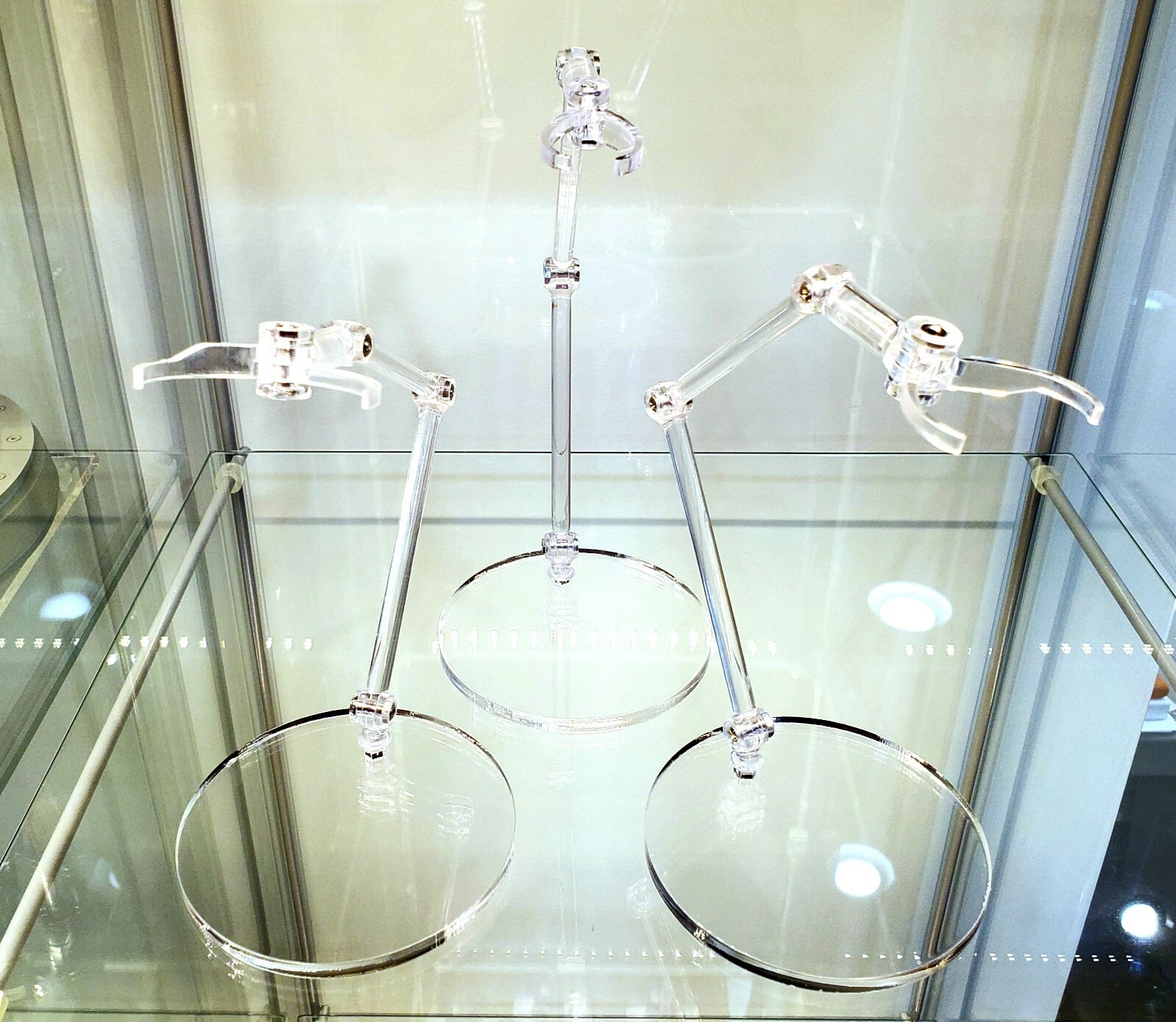 Clear Acrylic Mezco Flight Bases – set of 3