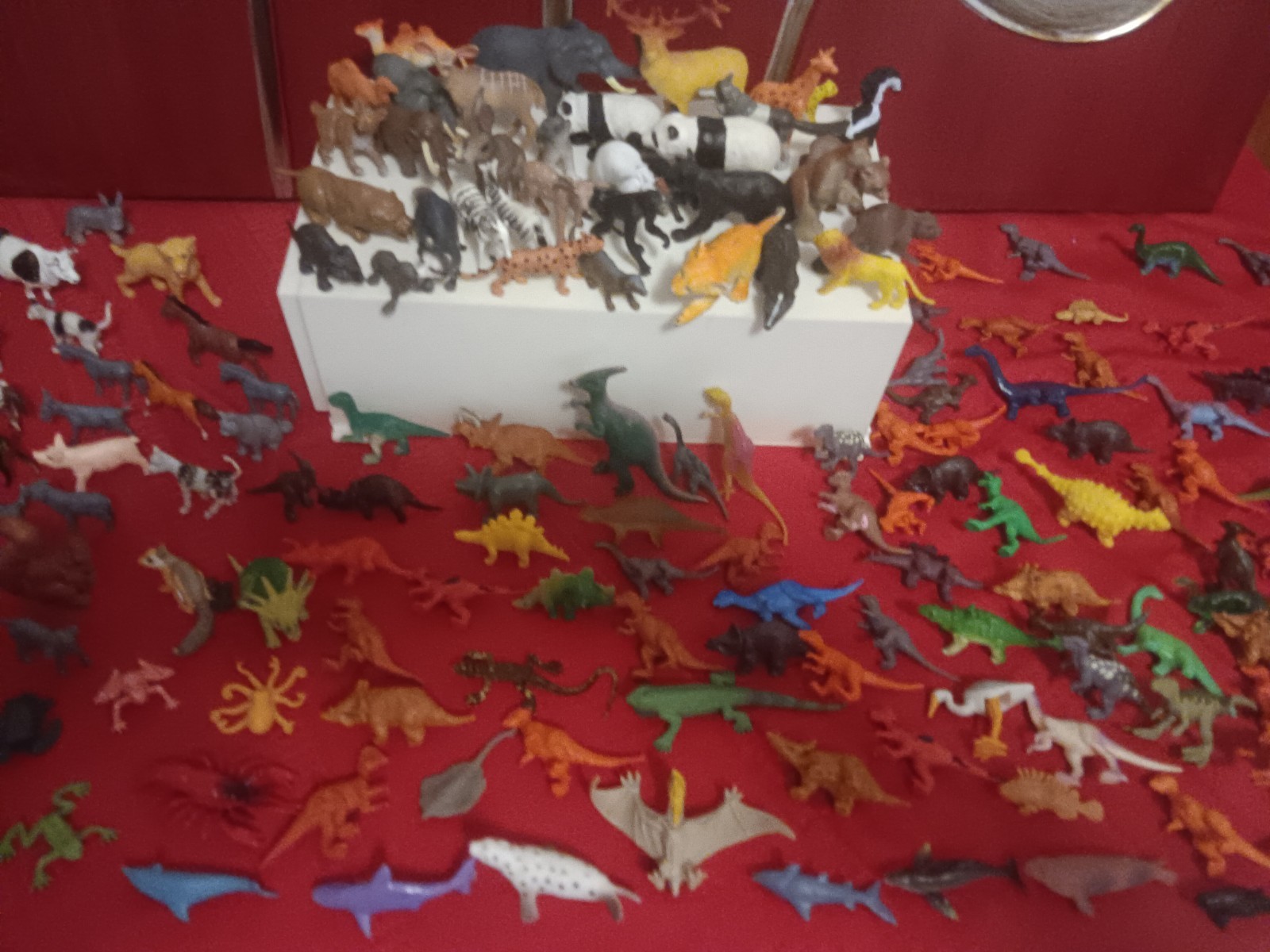 SMALL ANIMAL LOT OF 180 JUNGLE SEA DINOSAURS ZOO REPTILES FARM HARD PLASTIC TOYS