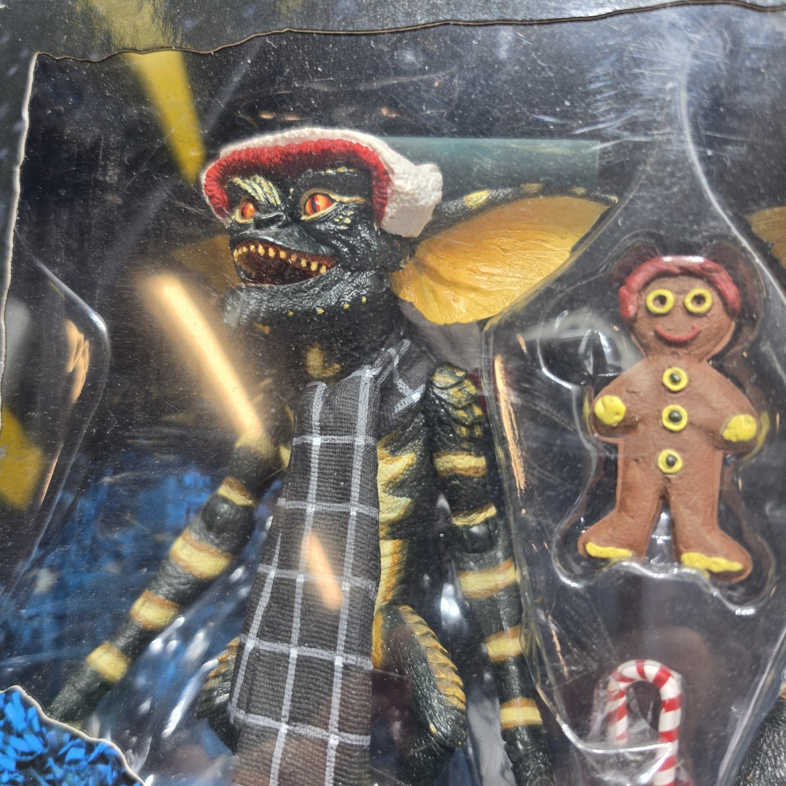 Gremlins: Christmas Carol Winter Scene – Clothed 7″ Scale Action Figures Set of