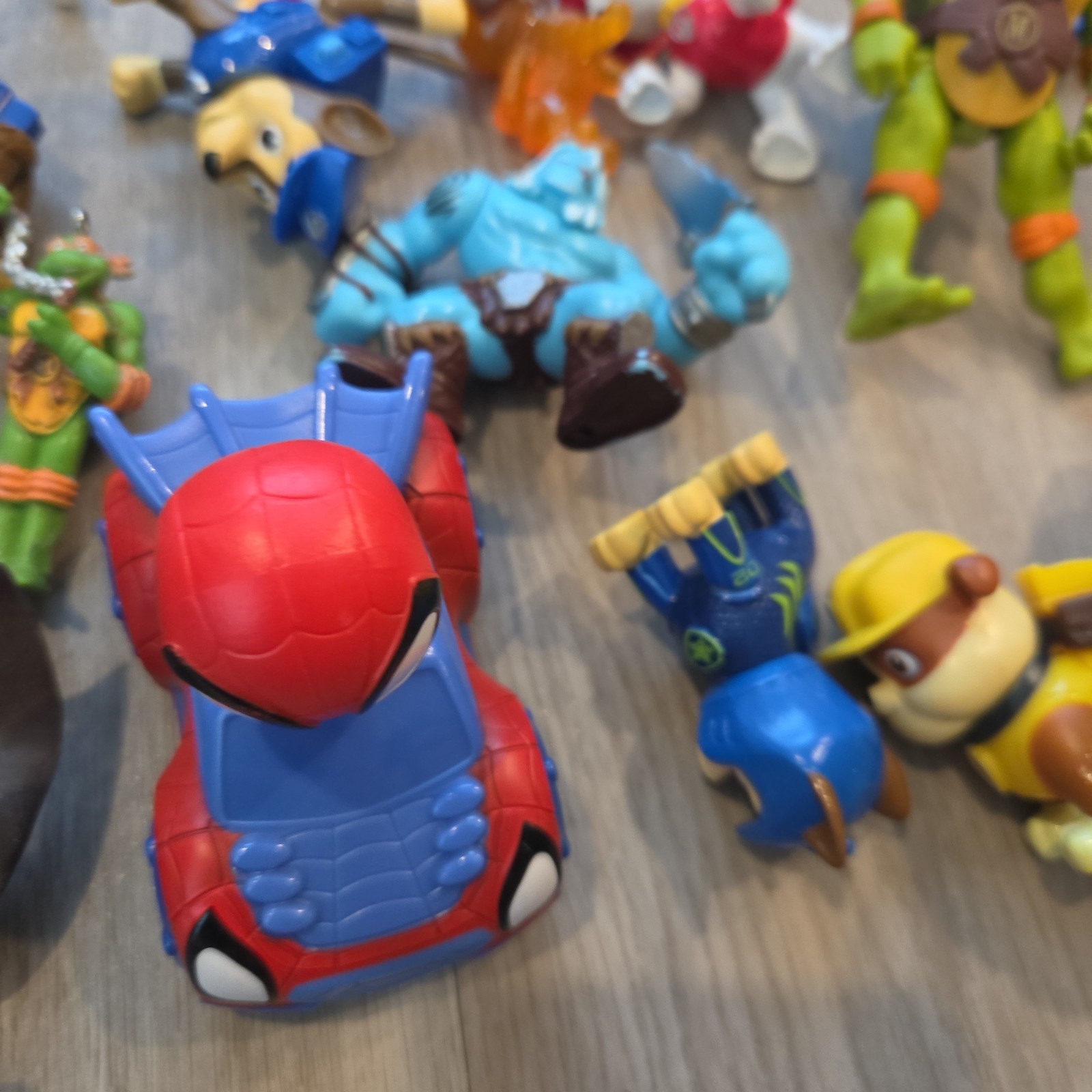 Mixed Lot Of 20 Toys Action Figure Toy Various Brands Heros Vehicle Hero