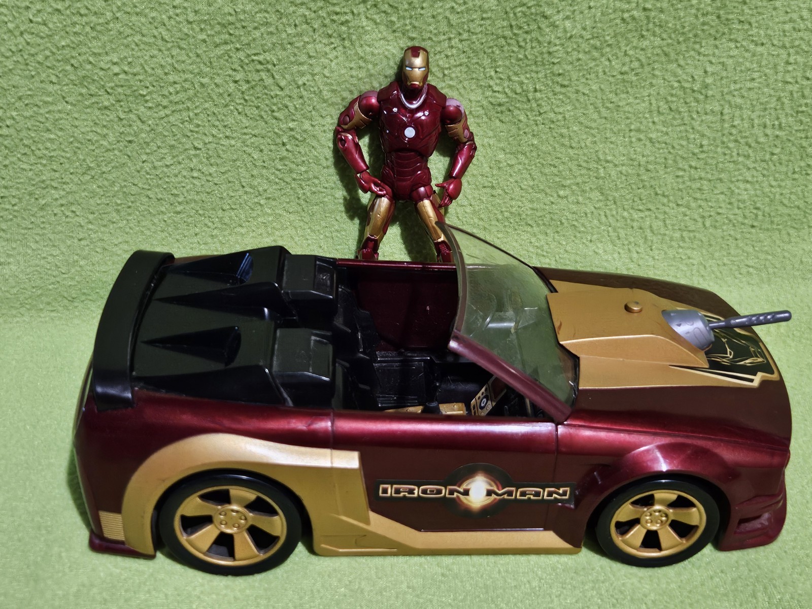 2008 Iron Man 12″ Mustang Sports Car & Figure By Hasbro – Free Shipping!!!