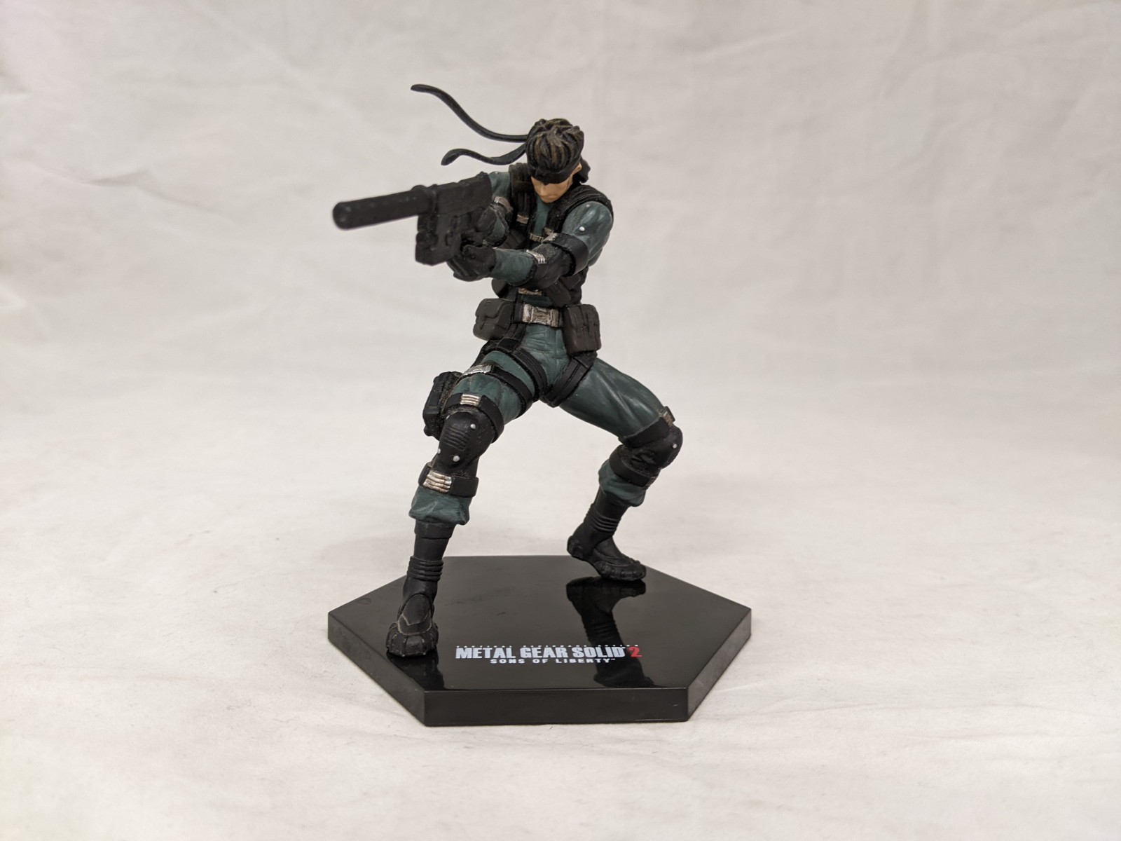 2004 Metal Gear Solid 2 Substance 6″ Snake Figure Base Konami Collection MGS2