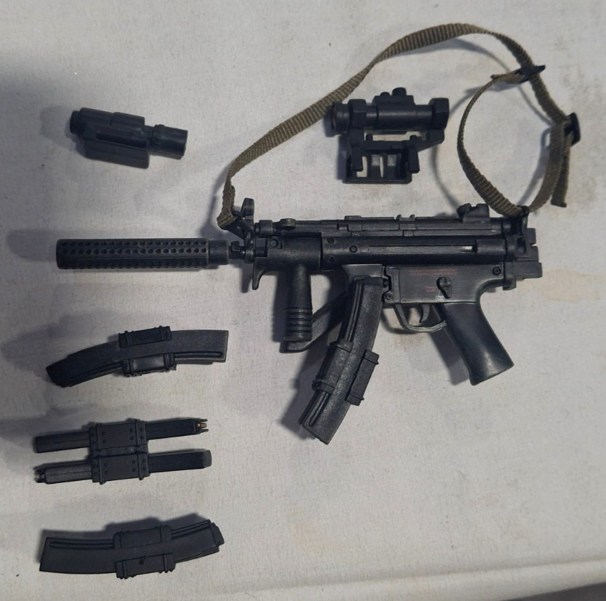 Hot Toys 1/6 Scale Modern MP5 Machine Gun Folding Stock Silencer & Mags JM-653
