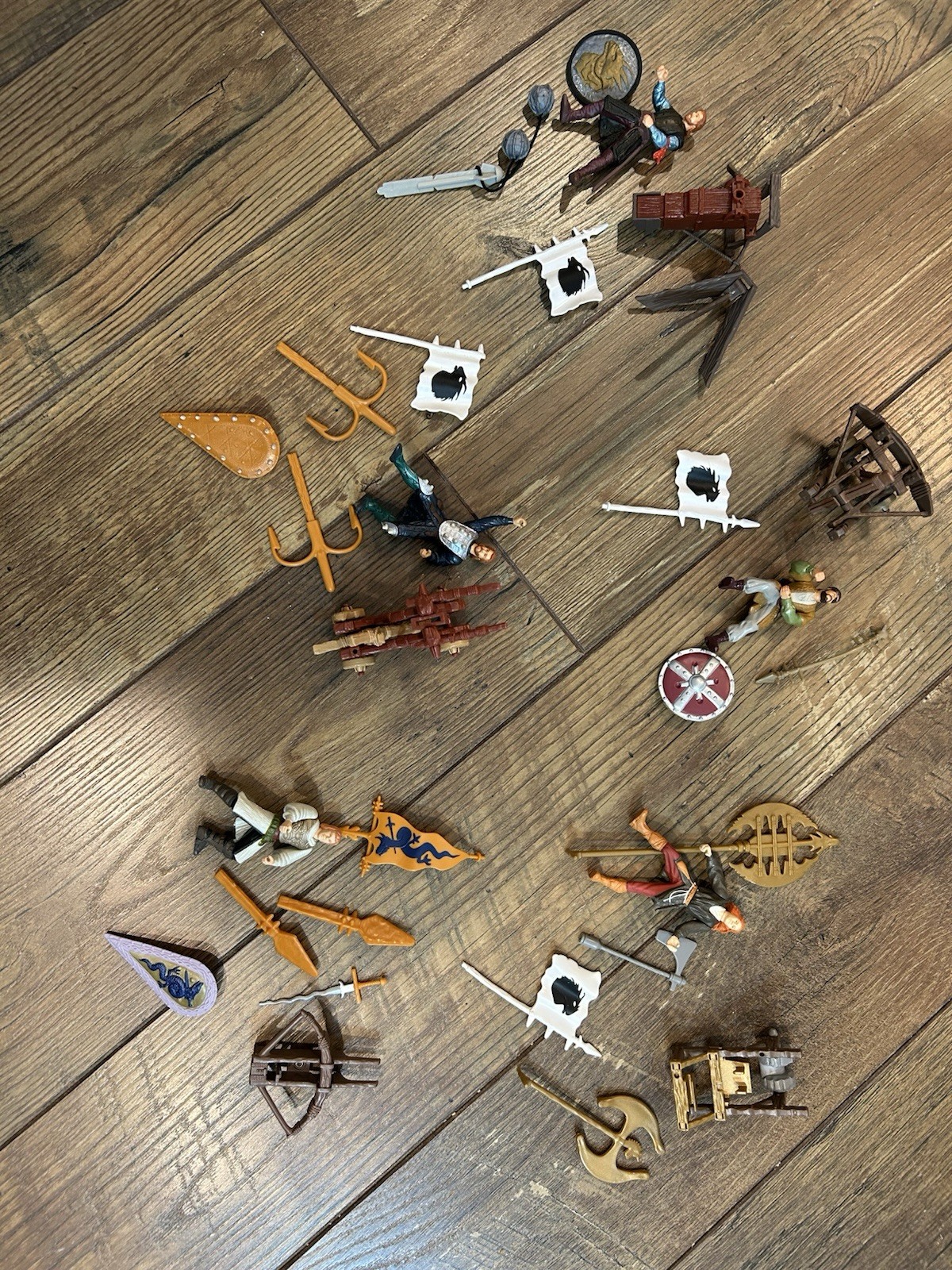 Lot of 30 Hasbro Dragon Heart Toy Figurines & Accessories 1996 Bowen Kara Hewe +