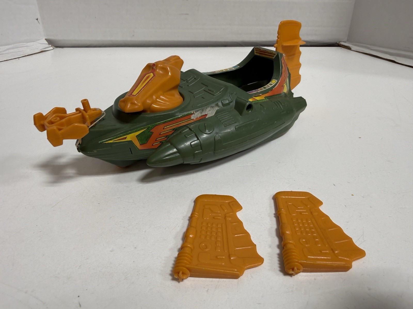 G716 Vintage 1983 He-Man MOTU Wind Raider Complete w/ Wings damaged