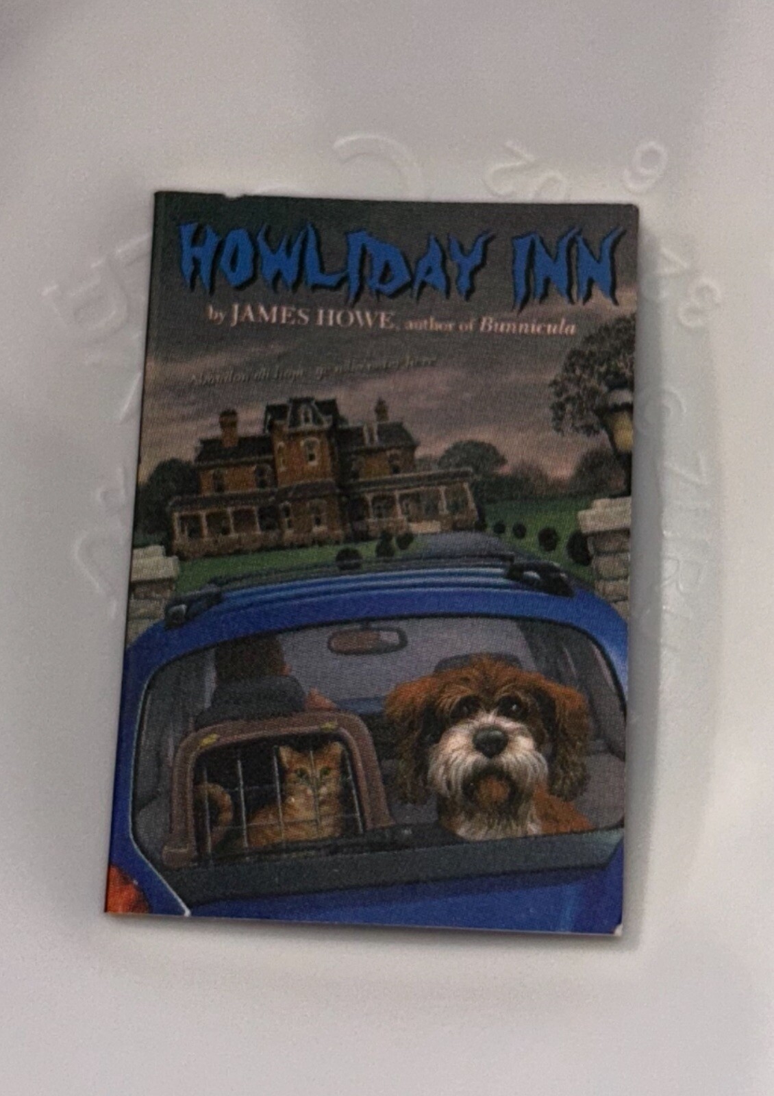 ZURU HOWLIDAY INN BOOK MINI BRANDS BOOKS NEW