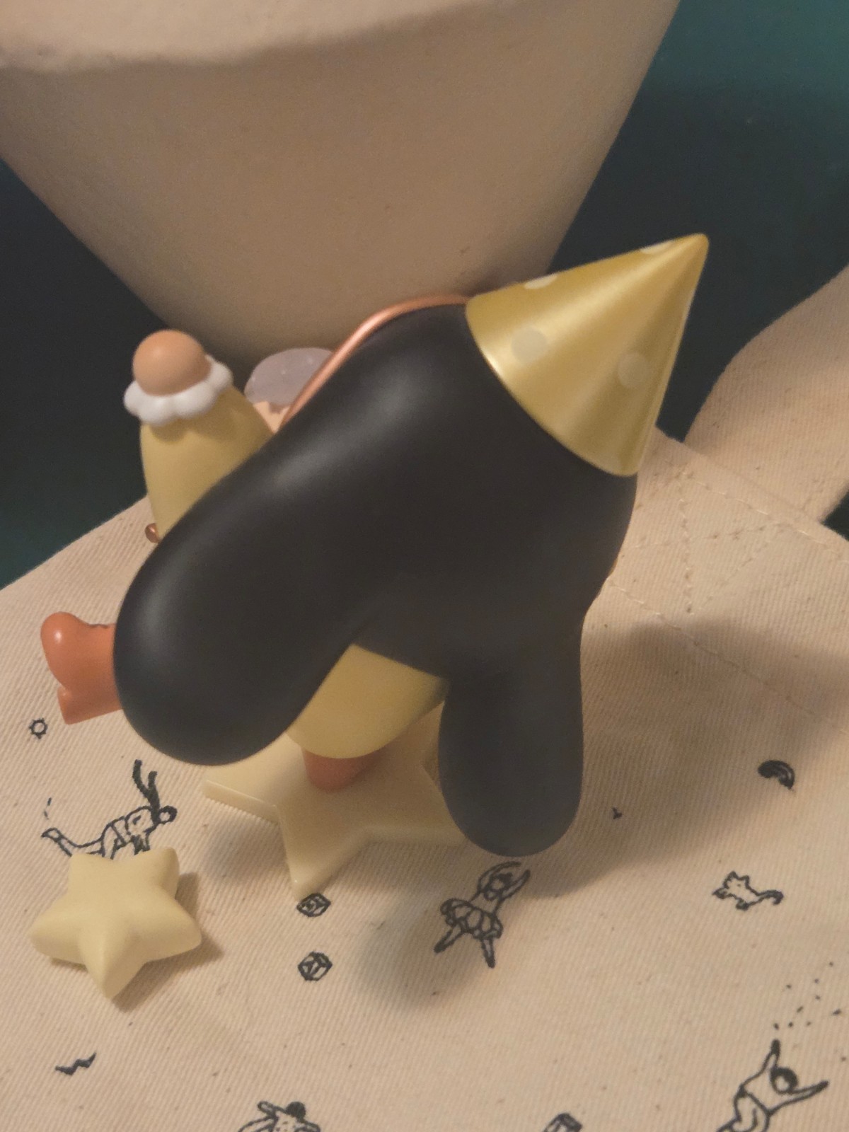 Crybaby Crying to the Moon Figurine – The Dancing Star