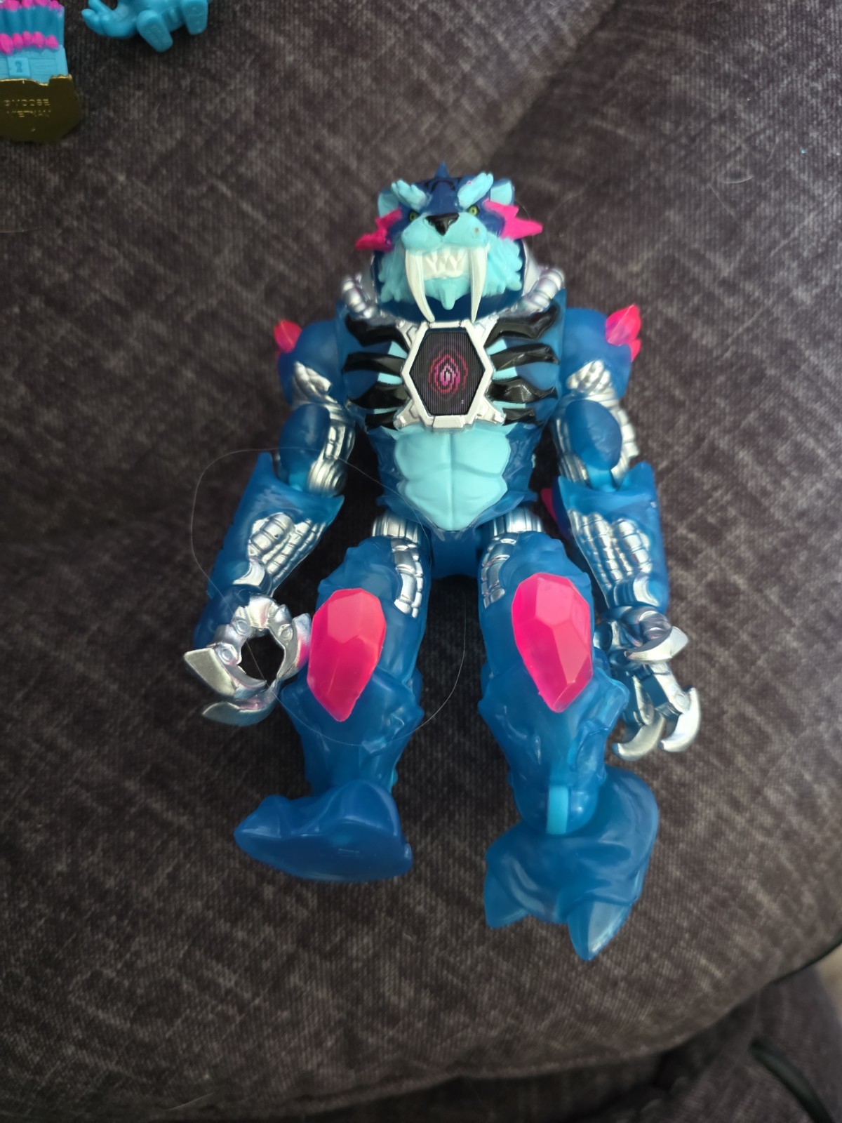 Official Mr. Beast Lab Pink Blue Action Figure Lightning Panther W 16 Swarmees