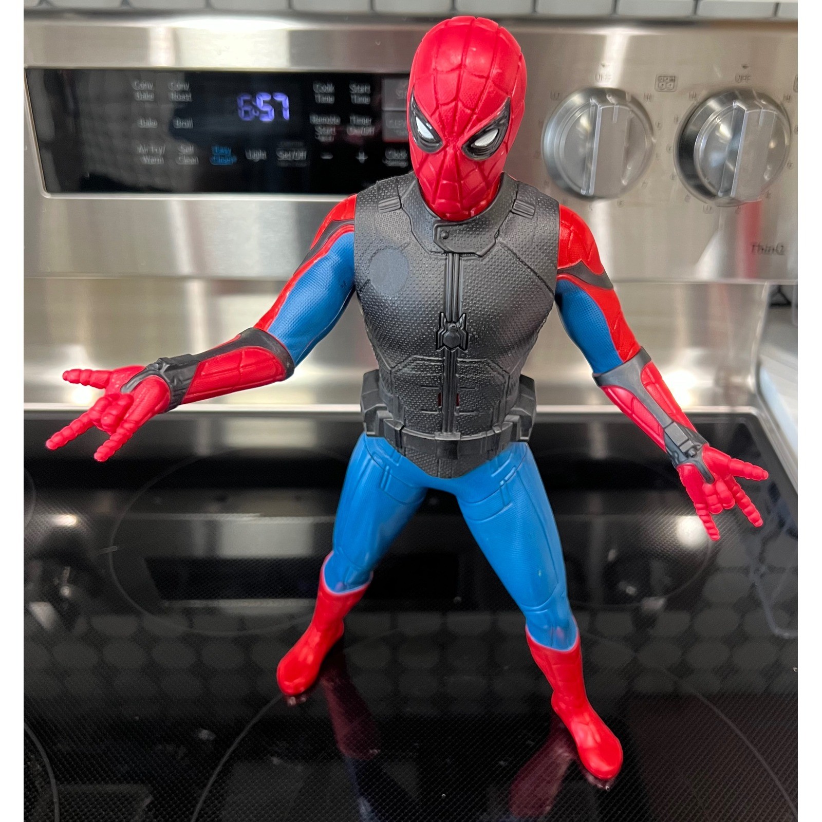 Marvel Spider-Man Action Figure Red/Blue Suit w/ Removable Black Tech Vest 2018