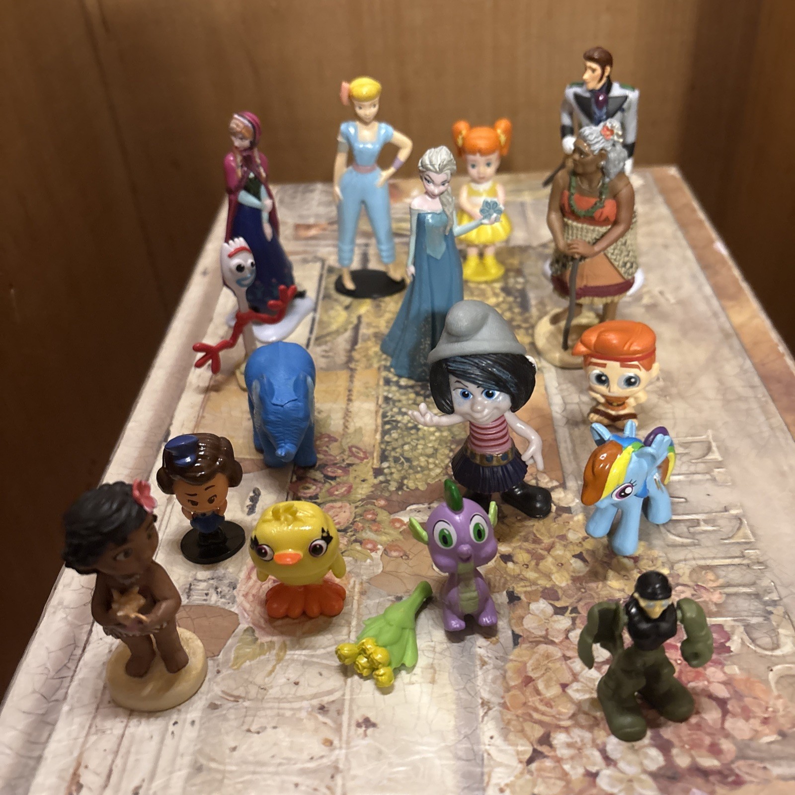 Disney Pixar Miniatures Lot of About 16 Characters Mixed Media Figures