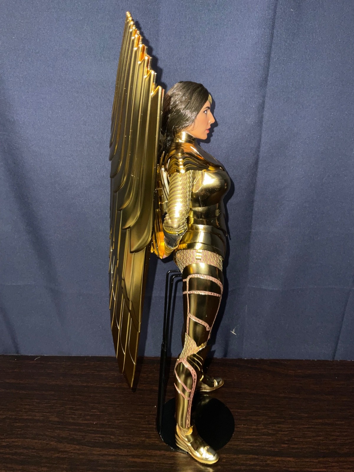 Hot Toys Wonder Woman 1984 Golden Armor – Loose – 1/6 Scale 12 inch scale Figure