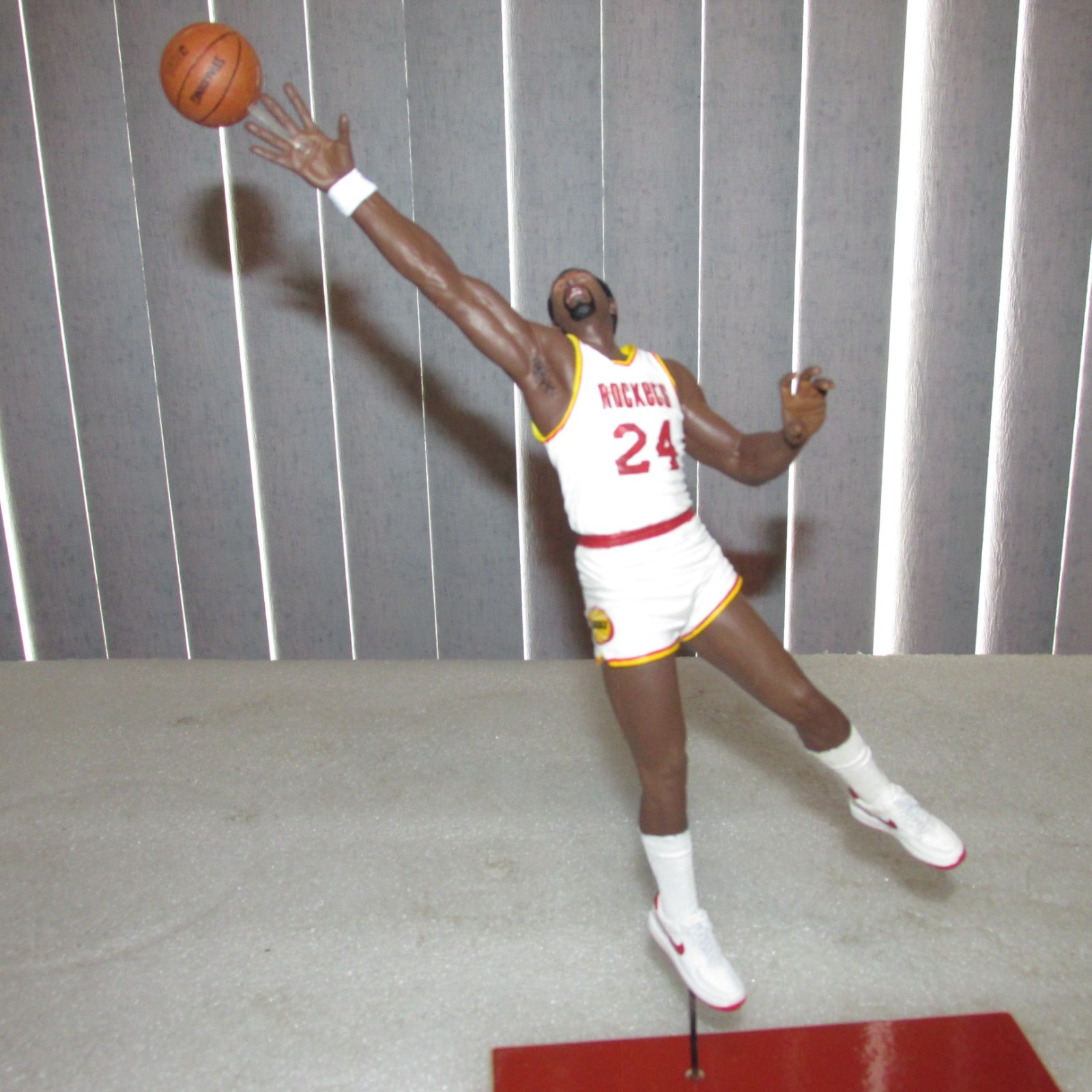 McFarlane 2007 Moses Malone Houston Rockets NBA Legends series 3 (open/loose)