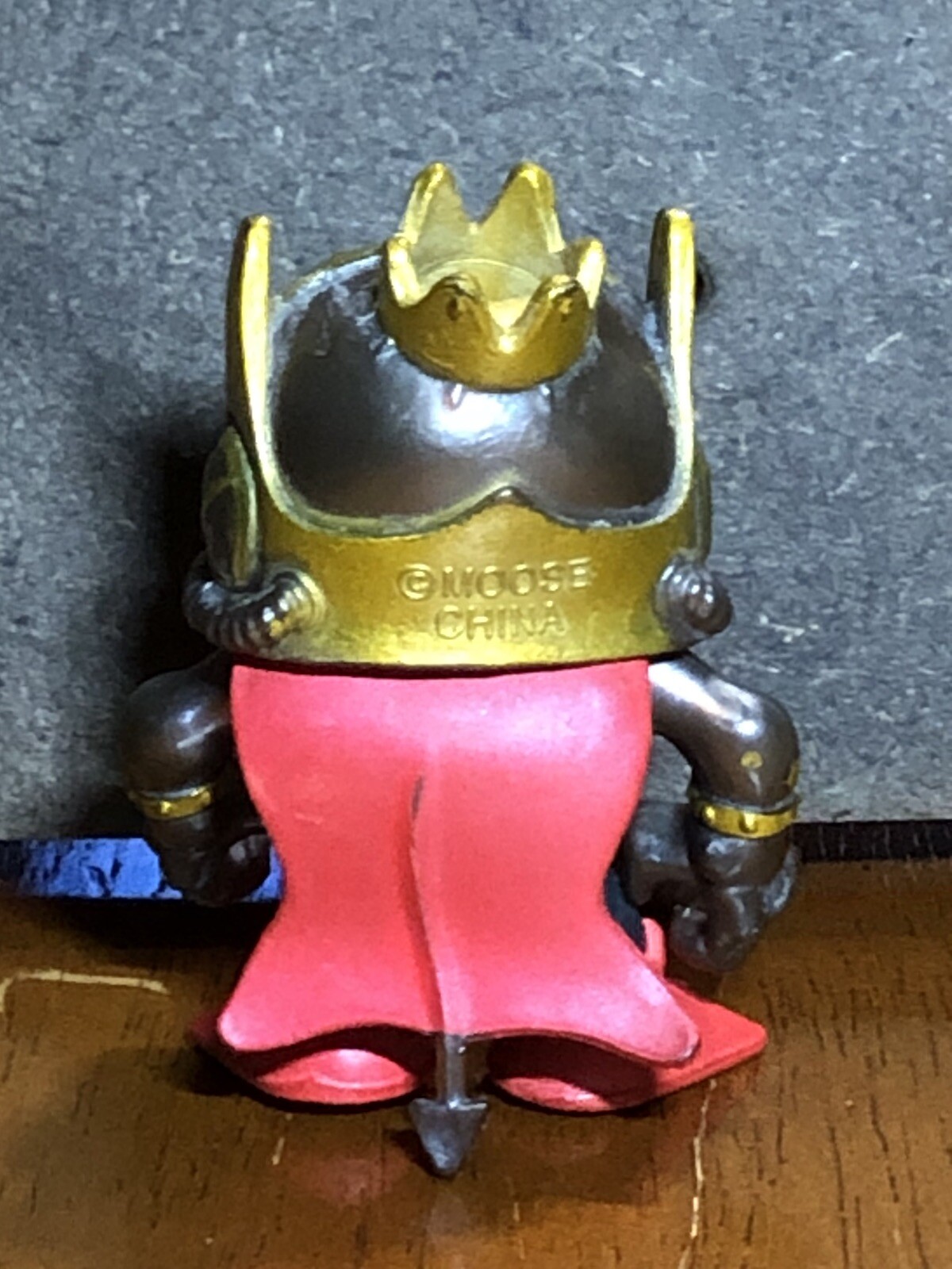 Treasure X Figure with Red Cape & Crown – Moose Toys – 3 inch
