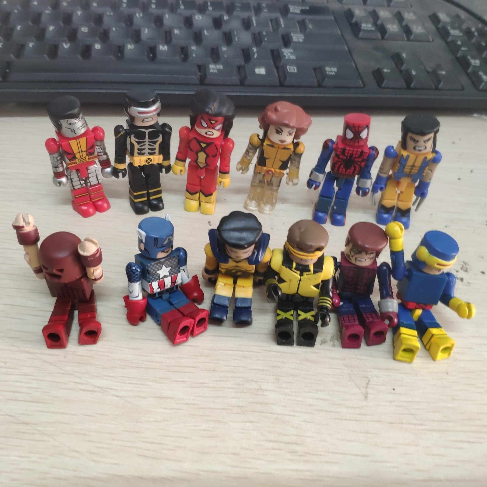 Lot 12 Marvel Minimates Spiderman Wolverine Captain Spider-woman Juggernaut