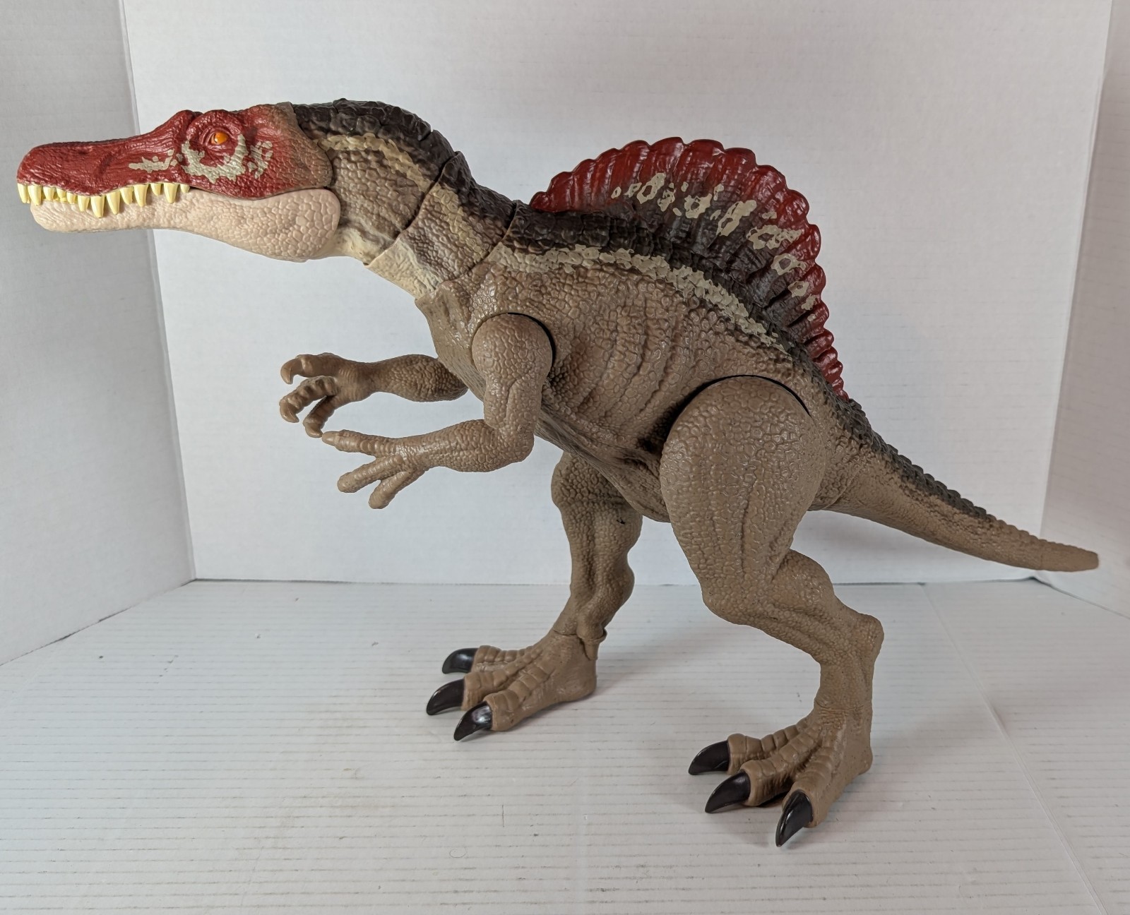 Jurassic World Camp Cretaceous Dinosaur Figure 21″ Spinosaurus Extreme Chomping