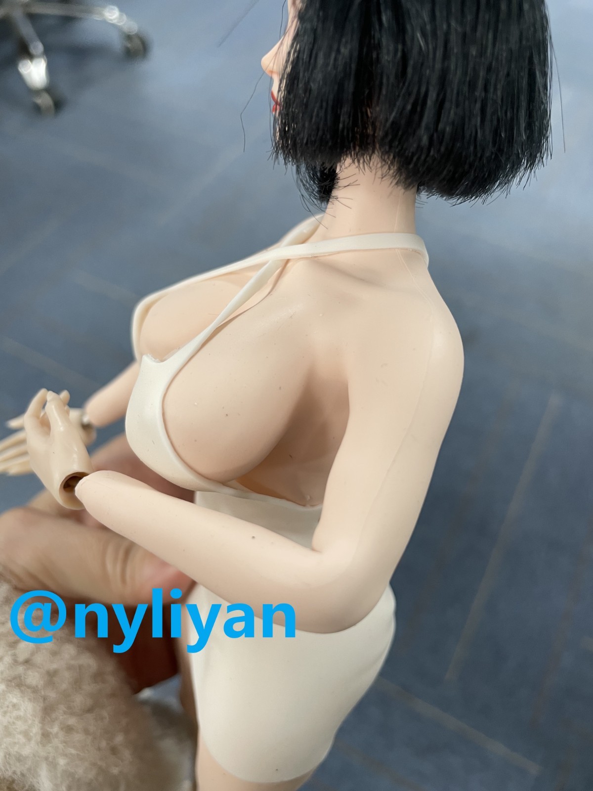 YM610B 1/6 Female Pale Large Bust Flexible Plump Girl Body Details 12”Figure