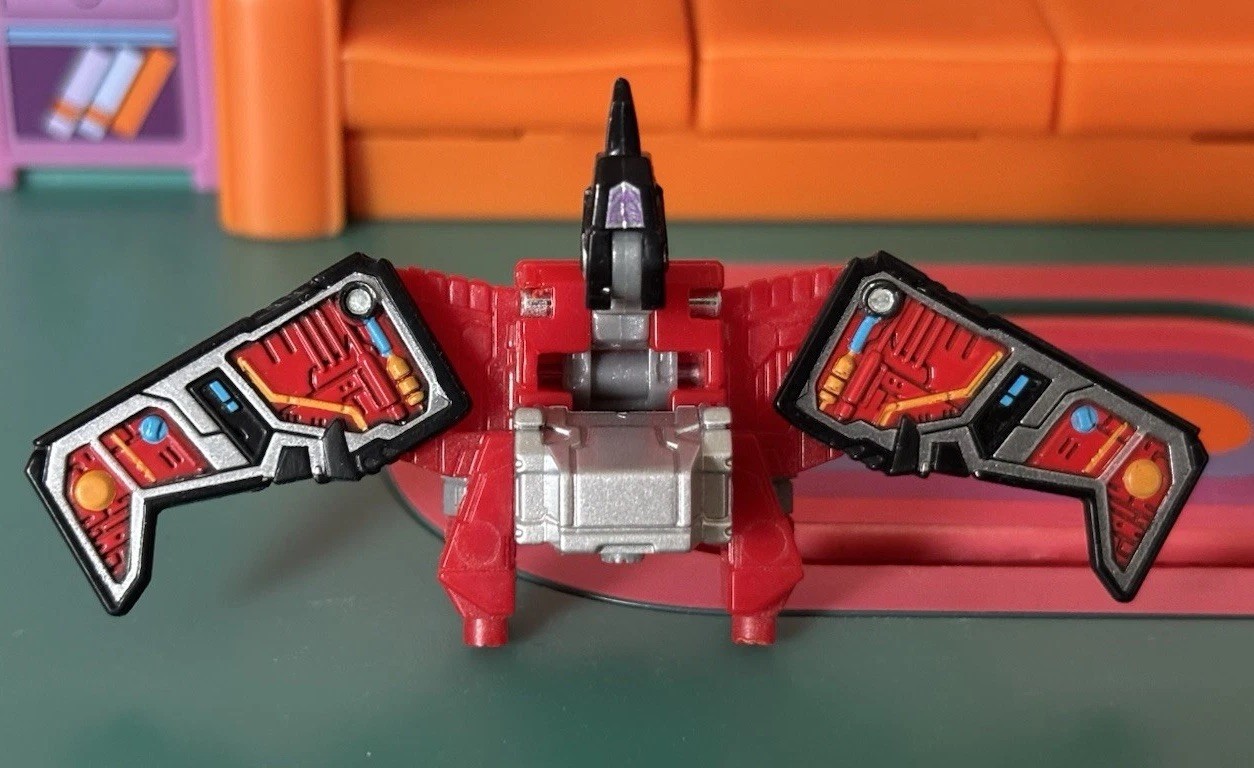 Transformers Dramatic Capture Series Nemesis Bridge Soundwave & Laserbeak COMP