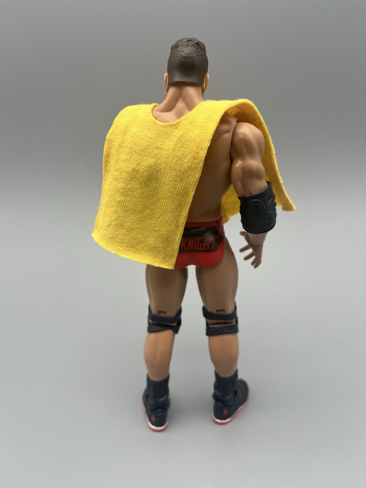 Mattel WWE Basic Main Event 141 LA Knight 6” Wrestling Figure Wrestlemania