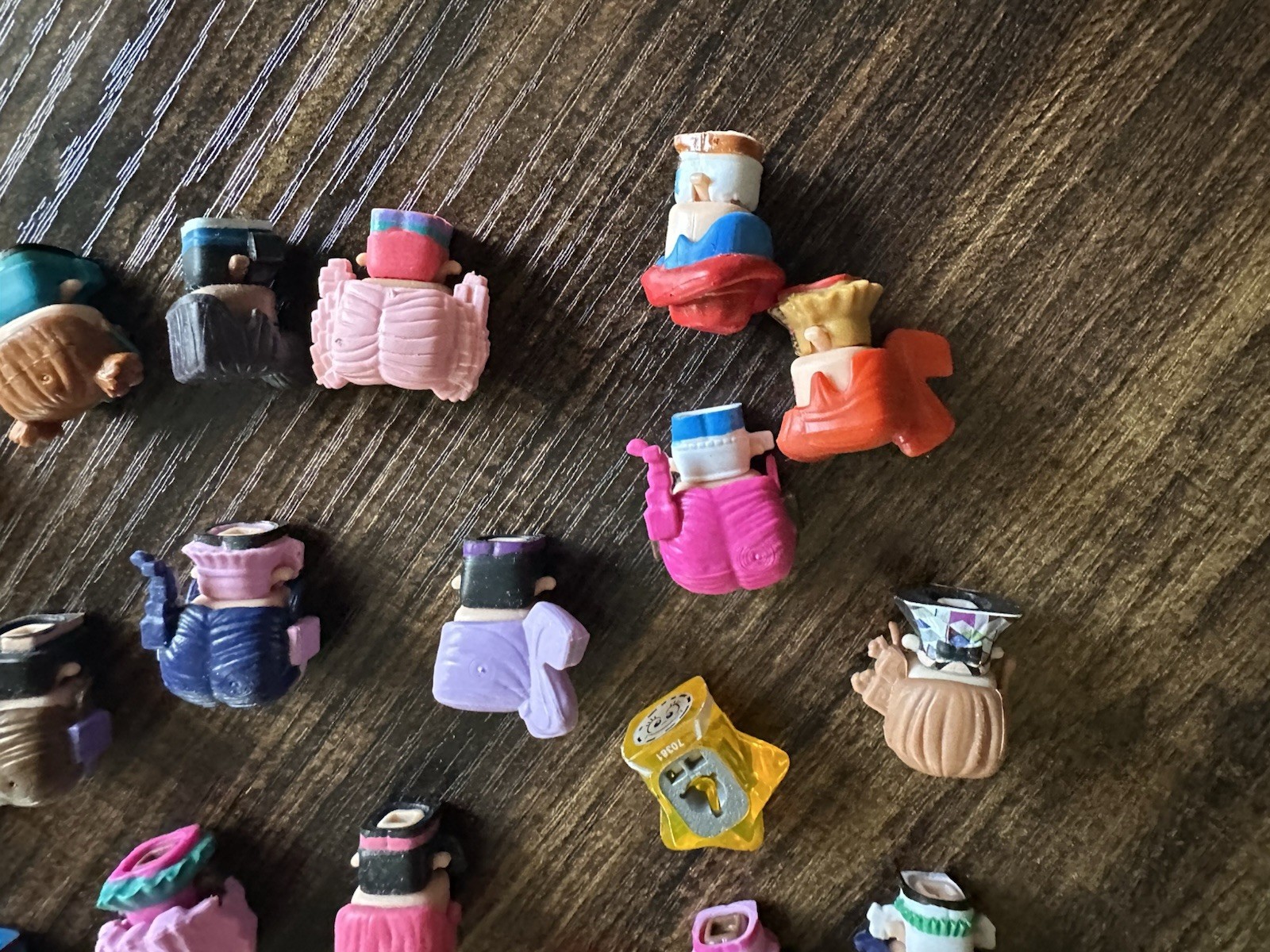 Mattel My Mini MixieQ’s 22 Pieces Mixie Characters Assorted Rare And Common