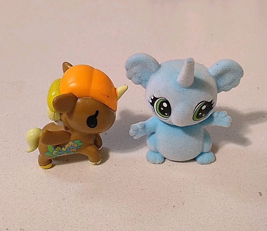 Unicornos Lot 2 JUST PLAY Tokidoki 2″ and Crayola Blue Flocked Kaloa 2″ Figures