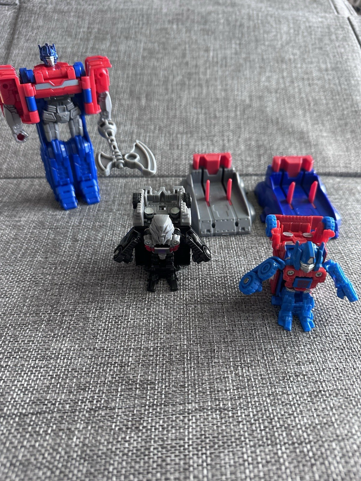 Transformers Optimus Prime Autobot Transforming Truck Set w/ Axe Red Blue Gray