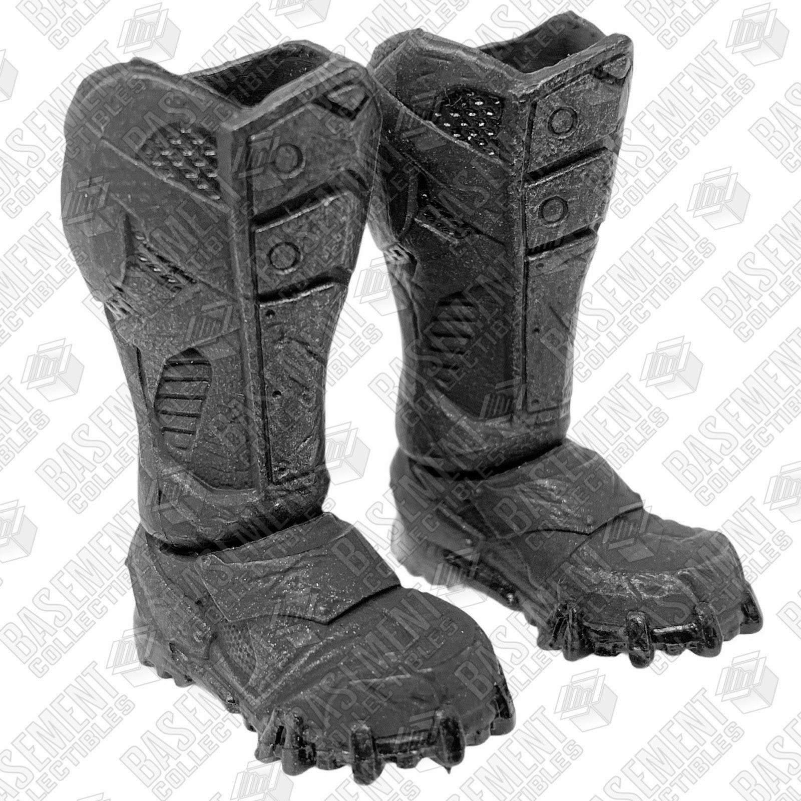 Mezco One:12 Batman: Supreme Knight – Armored Combat Boots 1:12 Scale Fodder