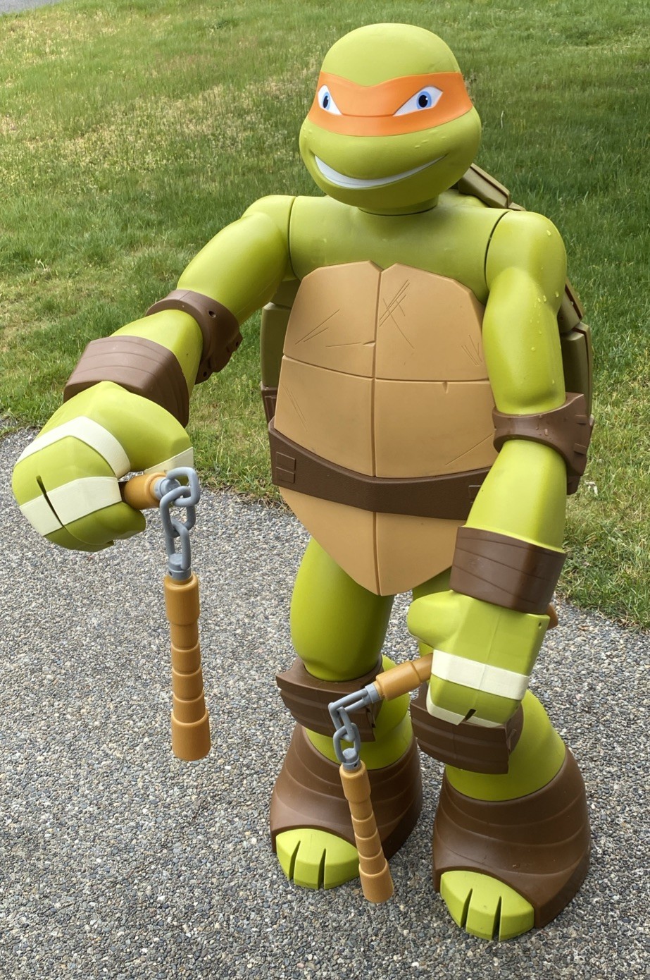 Teenage Mutant Ninja Turtle TMNT Colossal 48″ Michaelangelo Figure & Weapons