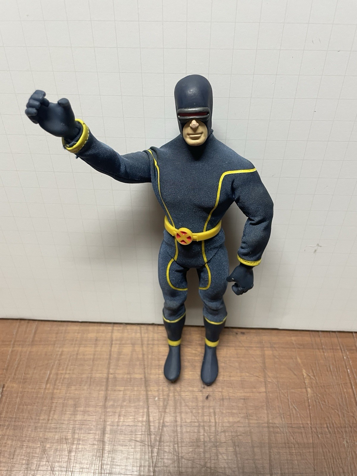 MARVEL SIGNATURE SERIES X-MEN CYCLOPS 9” HASBRO.