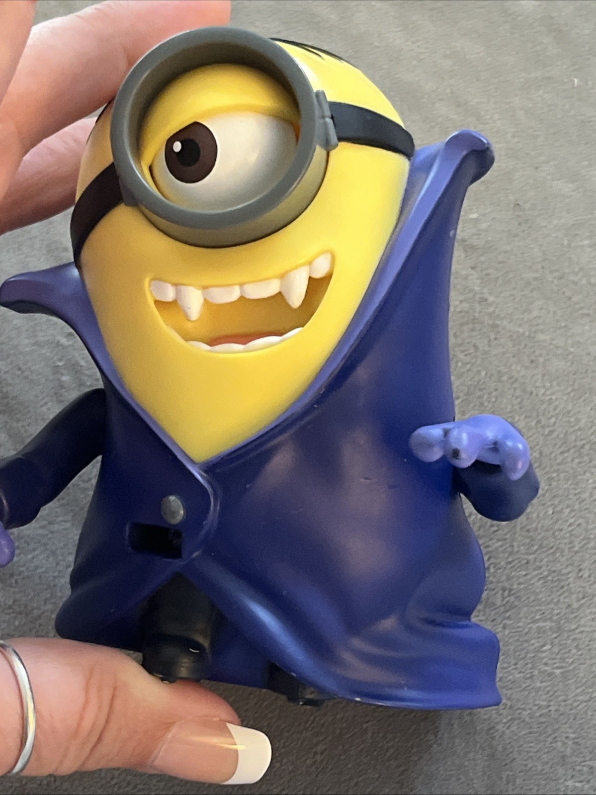 Gone Batty Stuart Vampire Minion Deluxe Action Figure Thinkway Toys 4.5″ 20182