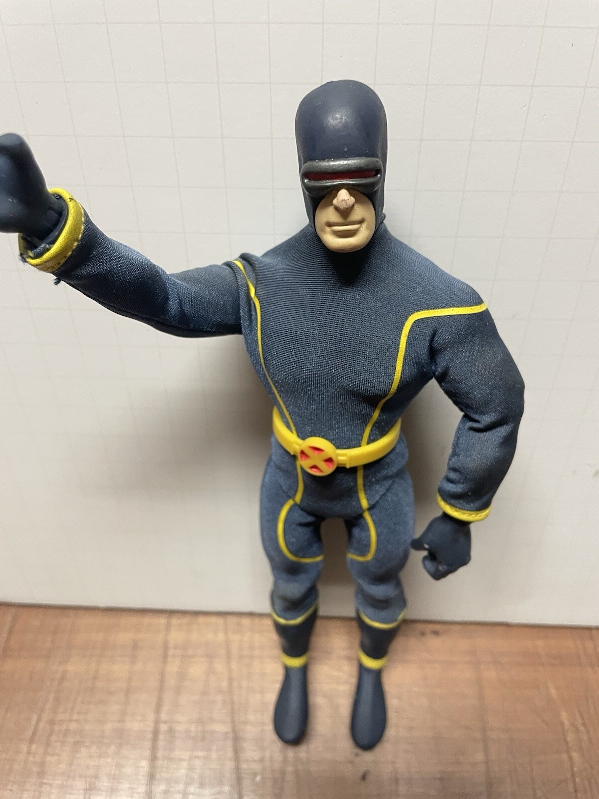 MARVEL SIGNATURE SERIES X-MEN CYCLOPS 9” HASBRO.