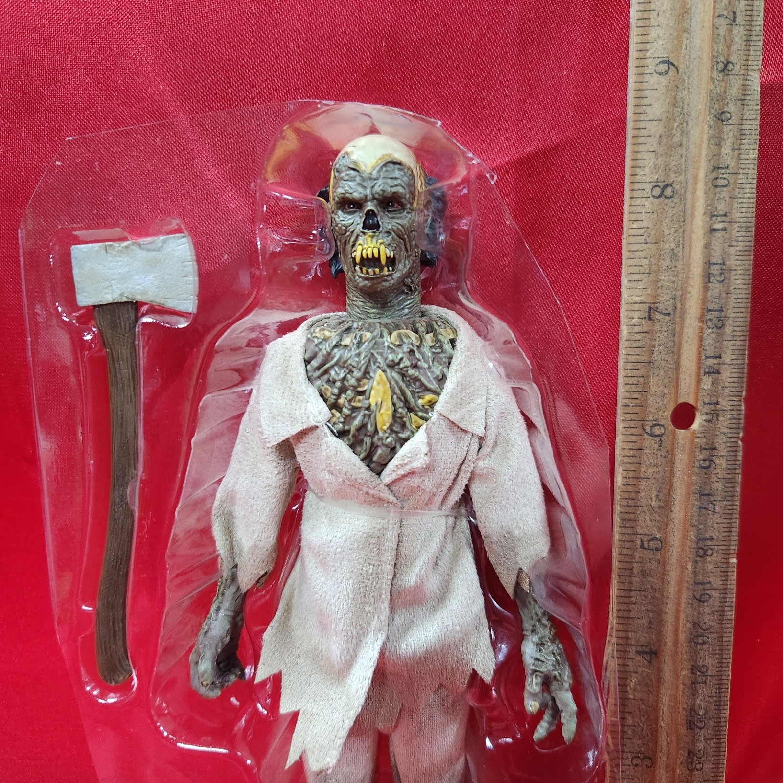 Chamber of Horrors -Beast of Blood-Retro Style 8″ Figure- Trick or Treat Studios