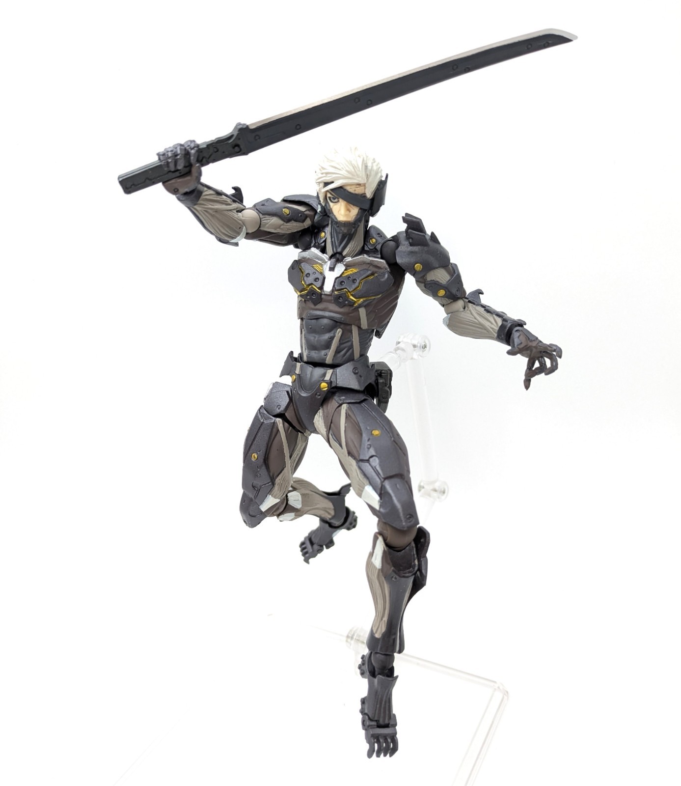 Revoltech Yamaguchi No.140 Metal Gear Rising Revengence Raiden Kaiyodo No box