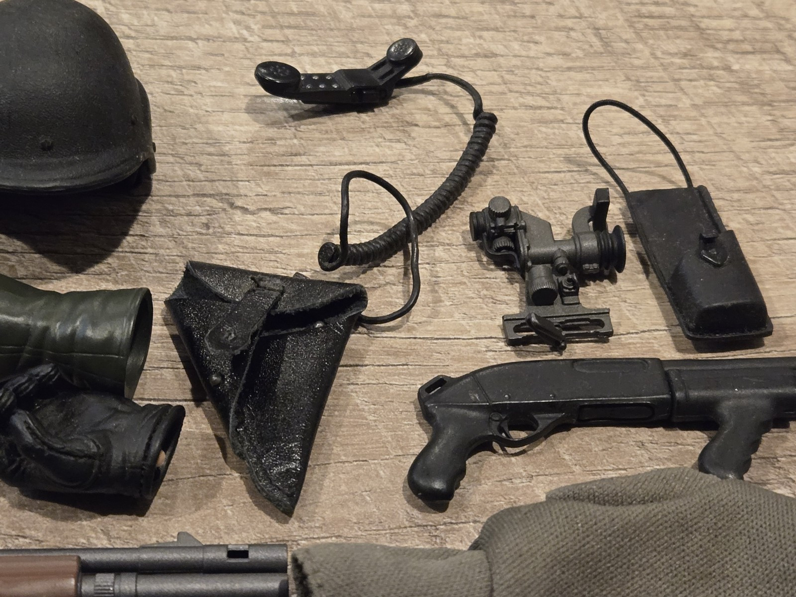 GI Joe & 21st Century MIX WEAPONS / GUN Hands Helmets Etc Lot Vintage
