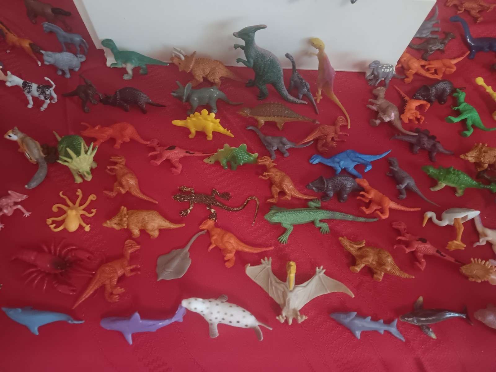 SMALL ANIMAL LOT OF 180 JUNGLE SEA DINOSAURS ZOO REPTILES FARM HARD PLASTIC TOYS