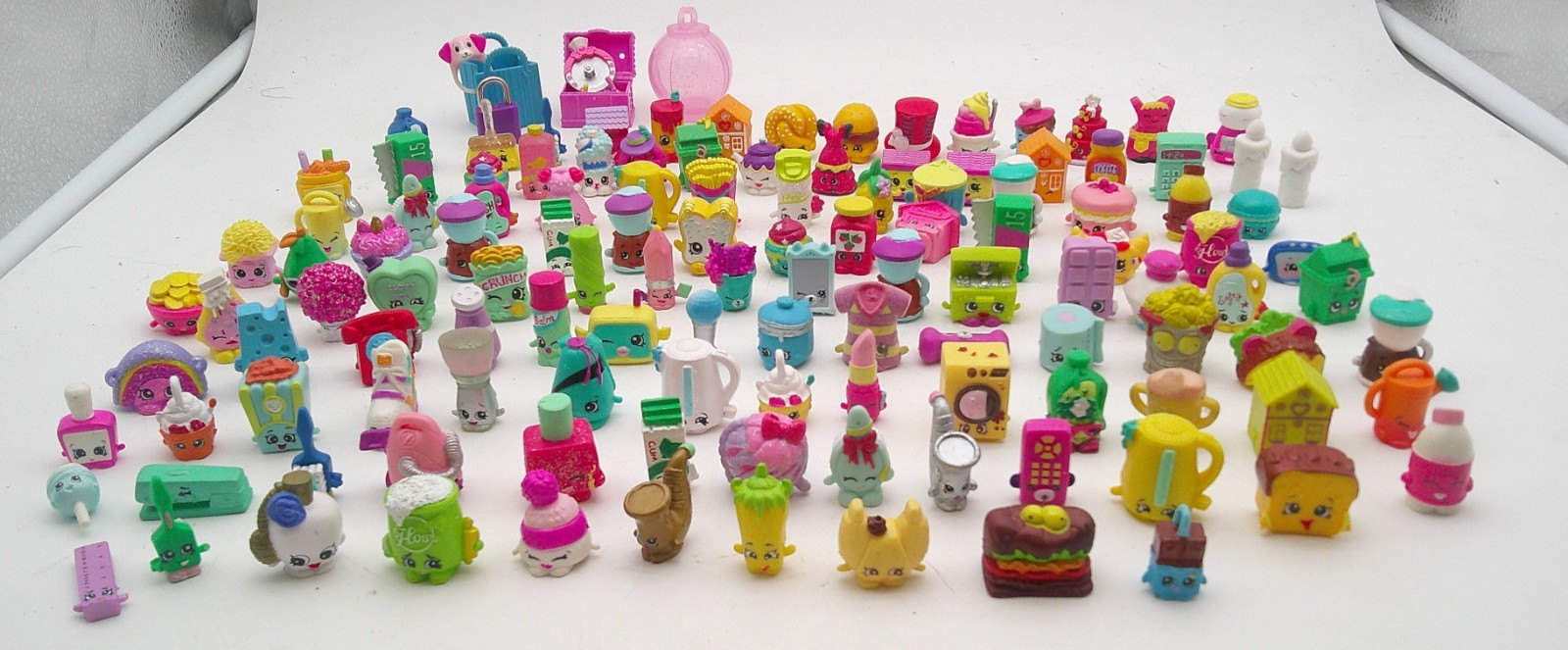 Shopkins 123 Piece Lot Shopkin Toys Small Vinyl Figures & A Couple Accessories