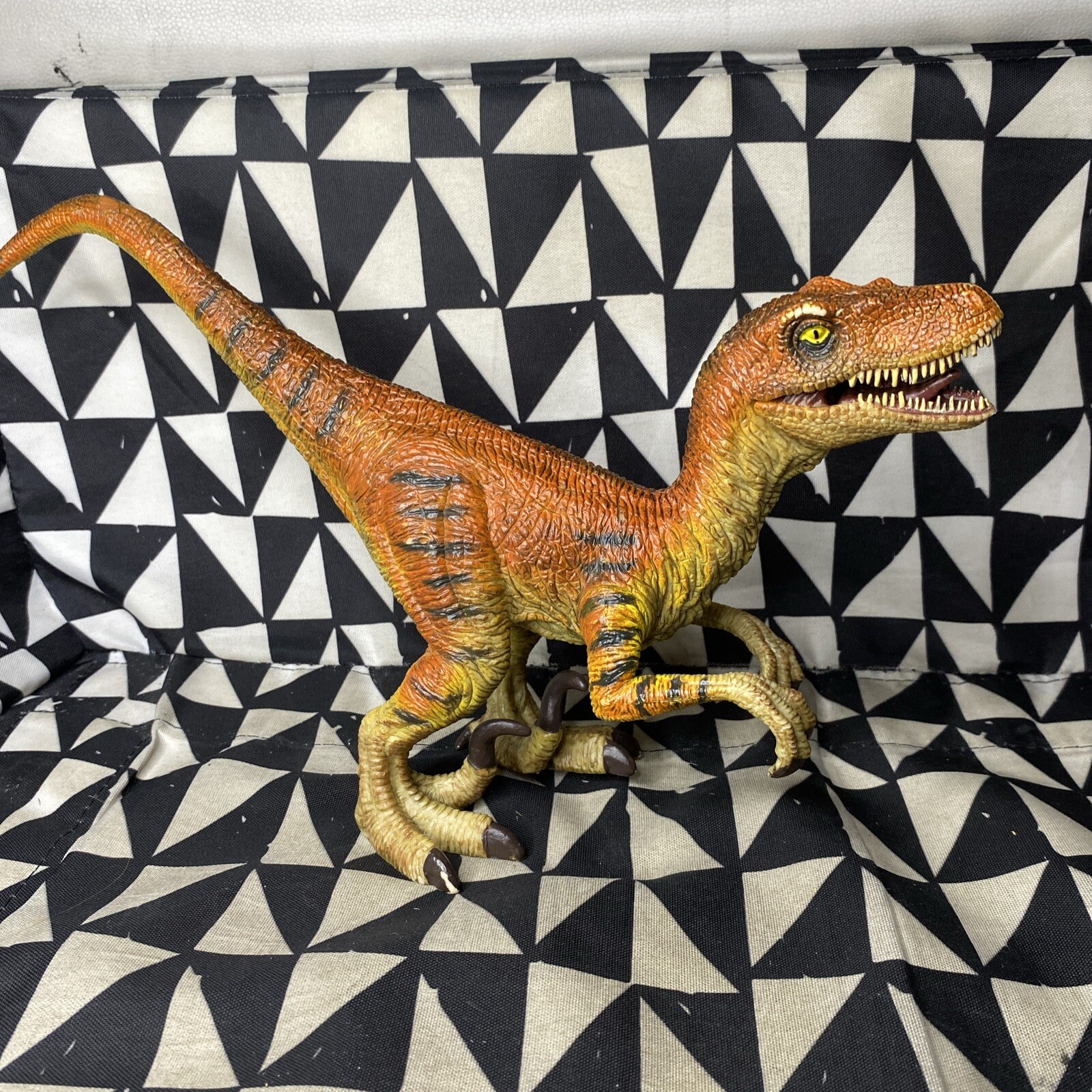 ADVENTURE FORCE 11.5″ LONG VELOCIRAPTURE Dinosaur FIGURE
