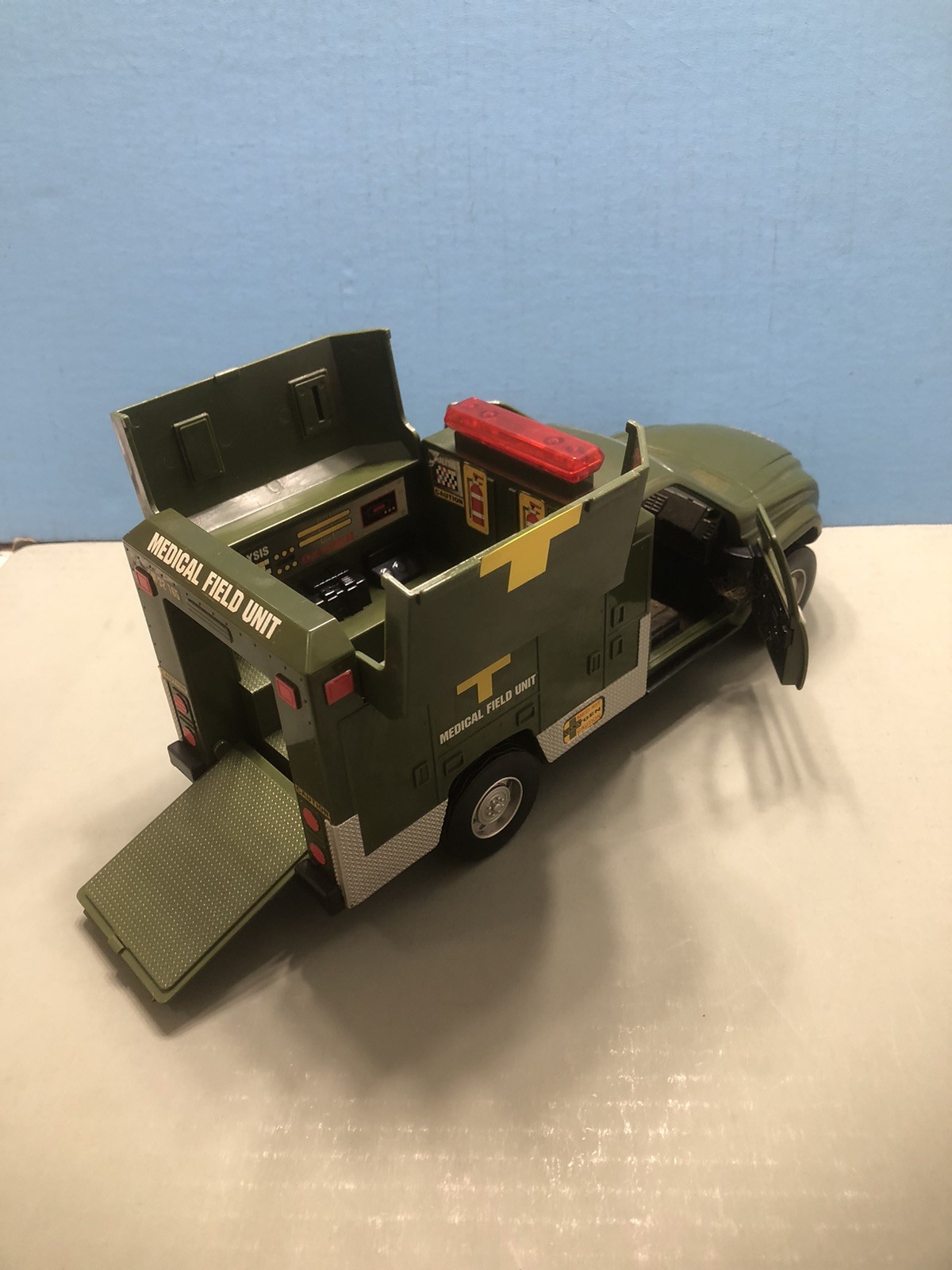The Corps! Medical Field Unit Mission Vehicle Vintage 1999 Lanard Ambulance Rare