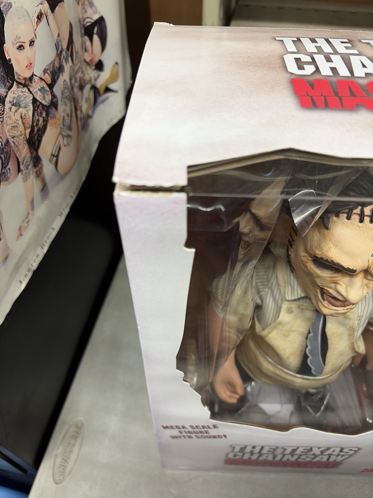 Leatherface The Texas Chainsaw Massacre Mezco MDS Mega Scale 15inch